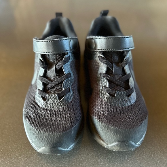 Boys Nike Revolution 6 Shoes - Picture 2 of 6